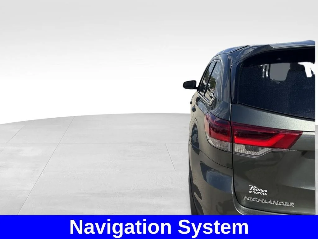Used 2019 Green Toyota XLE image 4