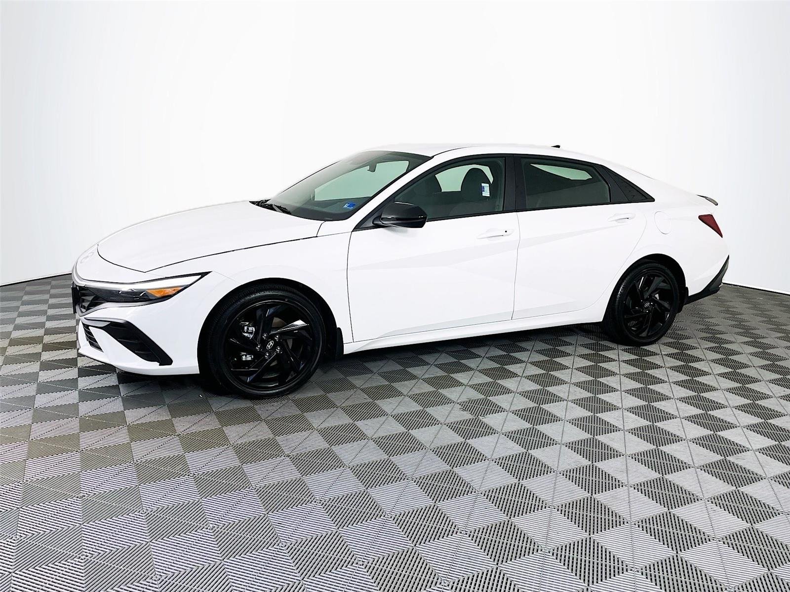 Used 2026 Serenity White Hyundai SEL Sport image 4