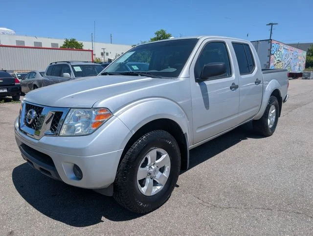 Used 2013 Silver Nissan SV image 3