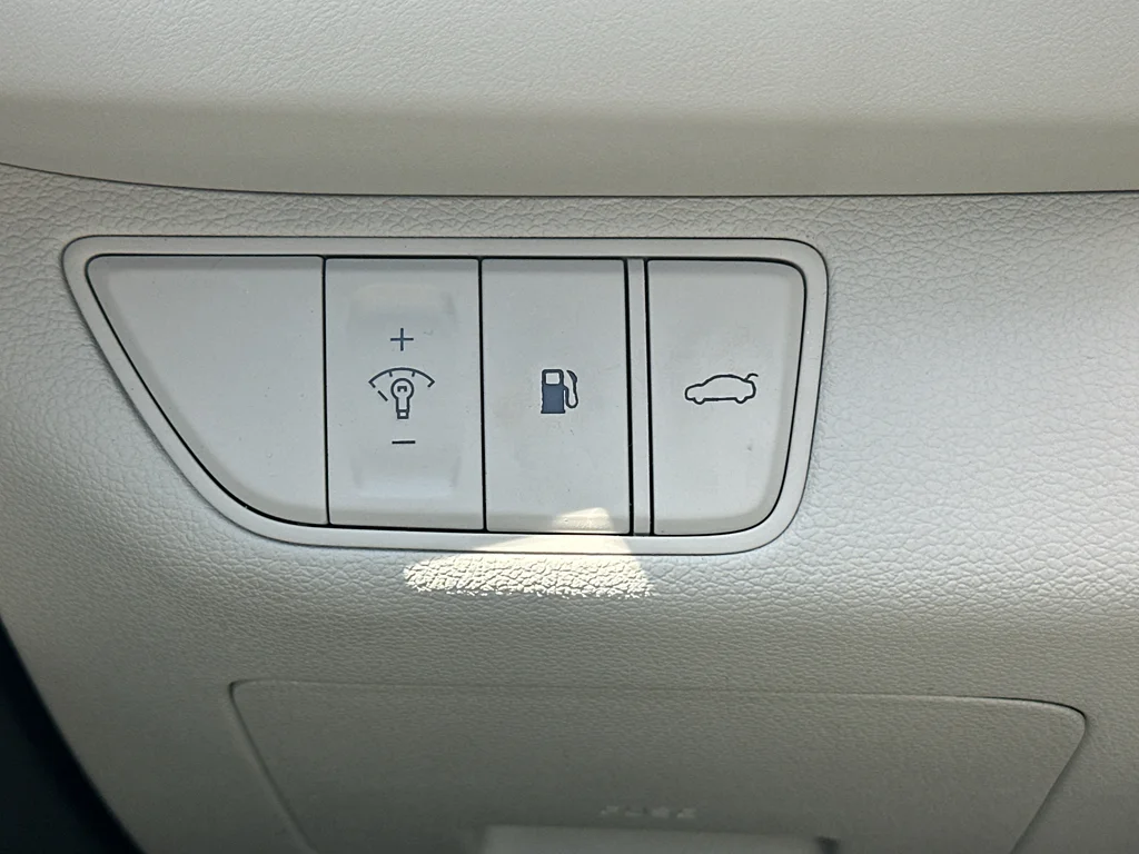 Used 2025  Genesis 2.5T image 26