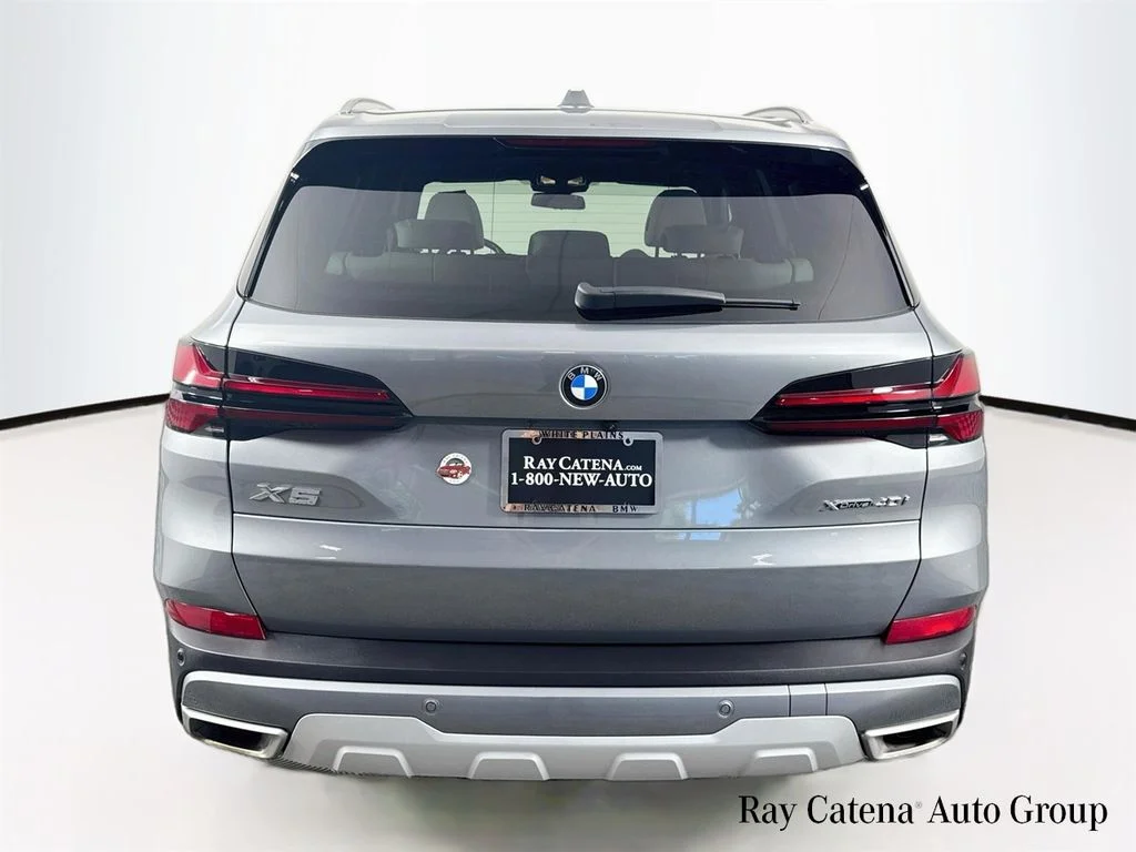 Used 2024 Gray BMW xDrive40i image 6