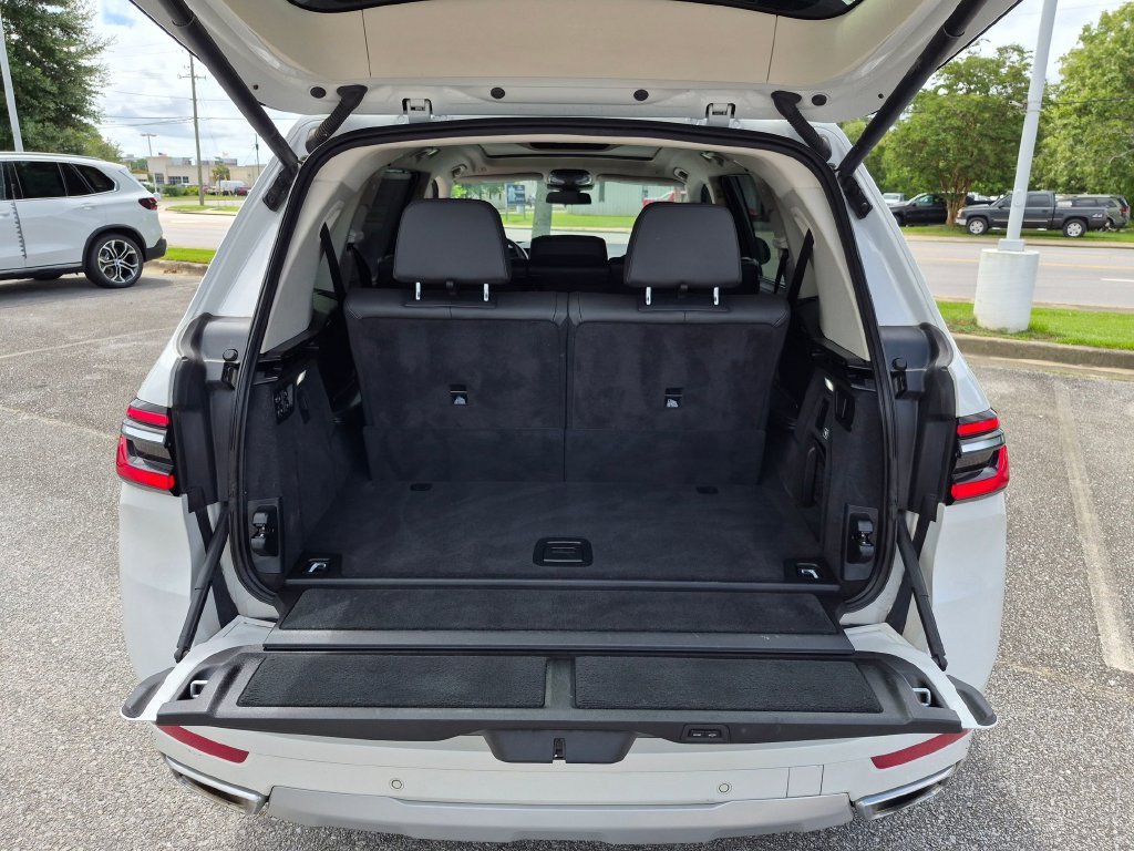 Used 2023 White BMW xDrive40i image 27
