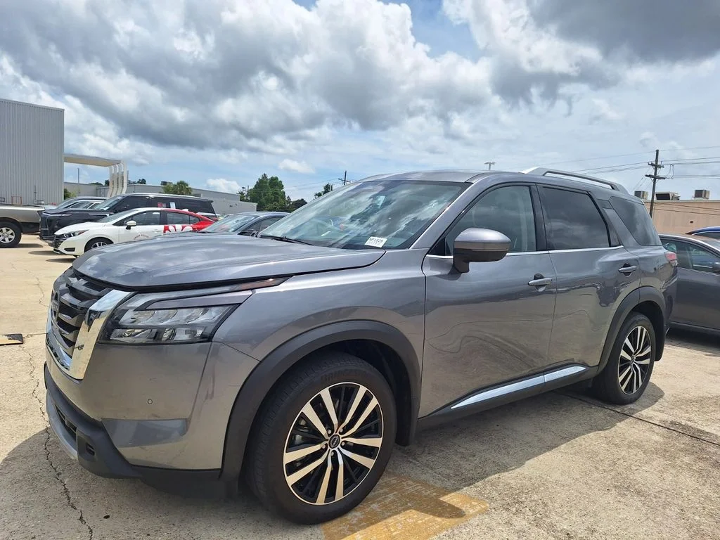 2025 Nissan Pathfinder Platinum 2WD's photo