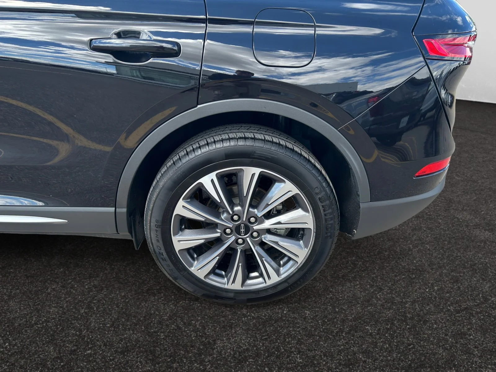 Used 2021 BLACK Lincoln RESERVE AWD image 9
