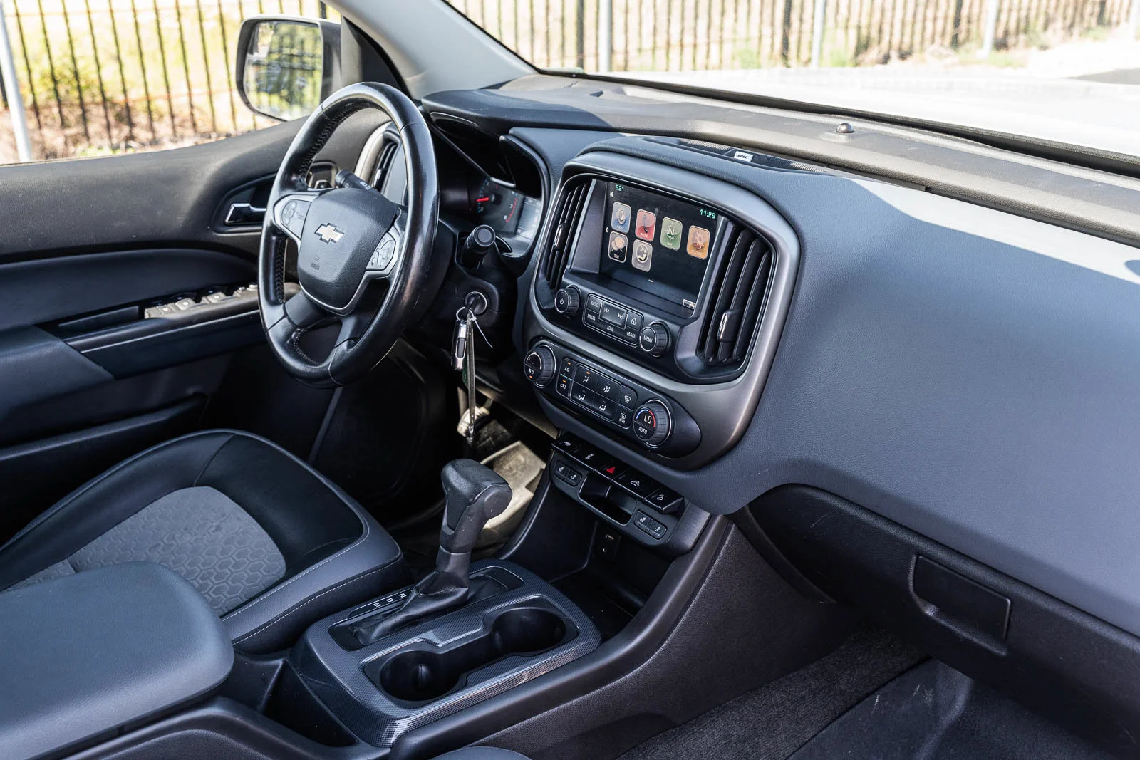 Used 2015 Silver Chevrolet Z71 image 11