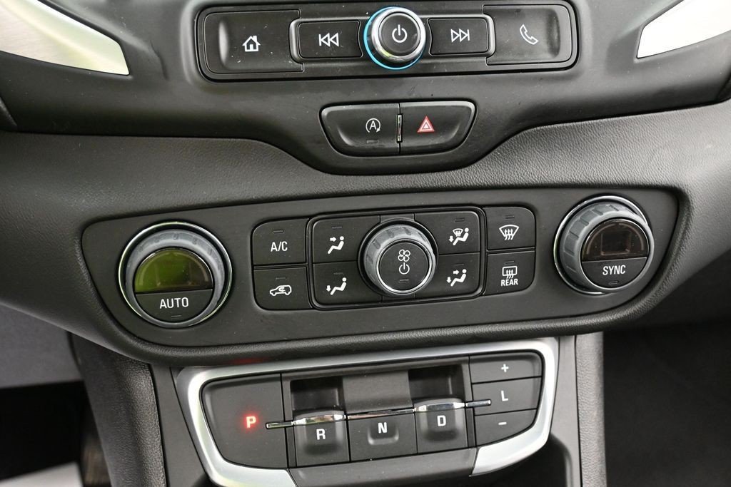 Used 2022 Marine Metallic GMC FWD 4dr SLE image 11