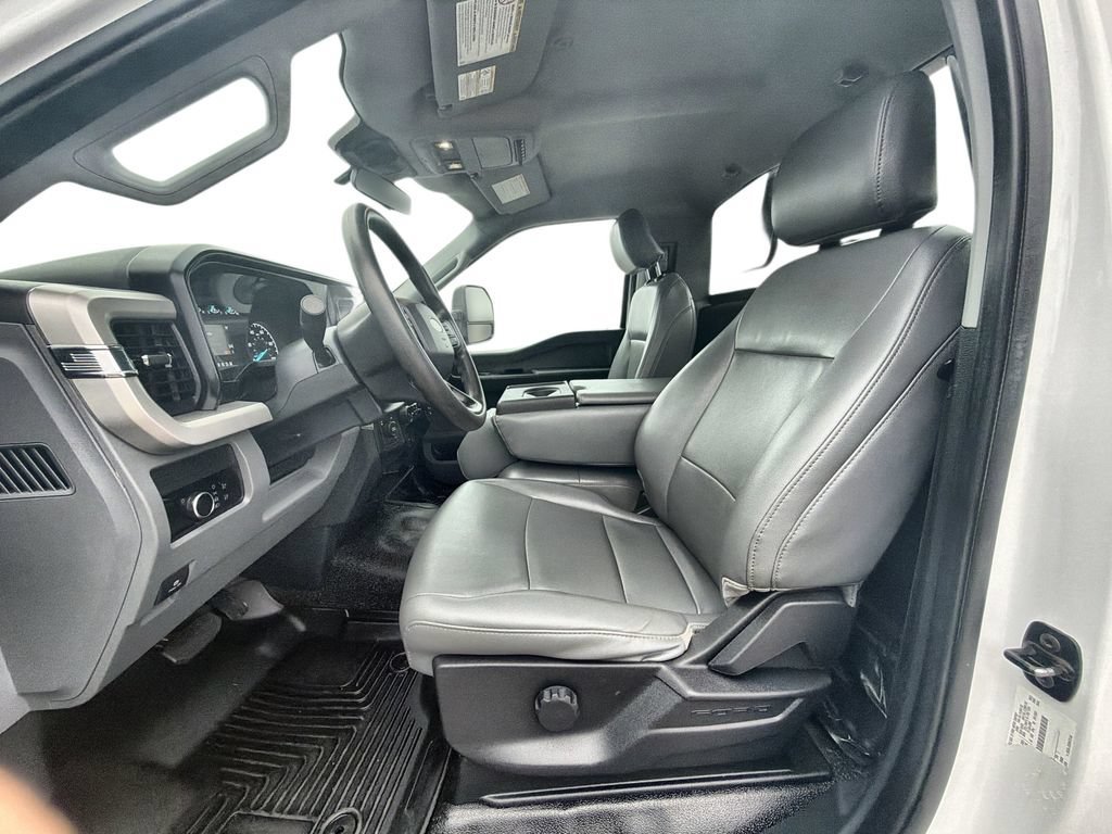 Used 2024  Ford XL image 26