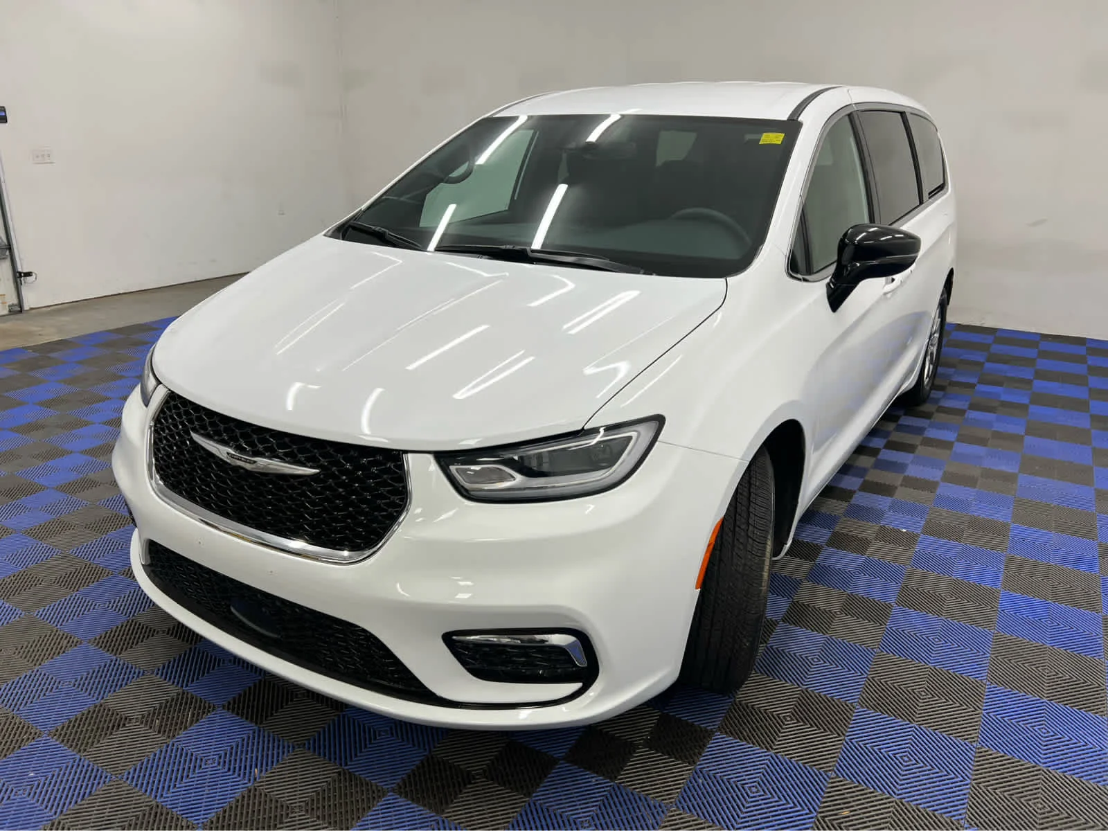 Used 2026 Bright White Clearcoat Chrysler Select image 5