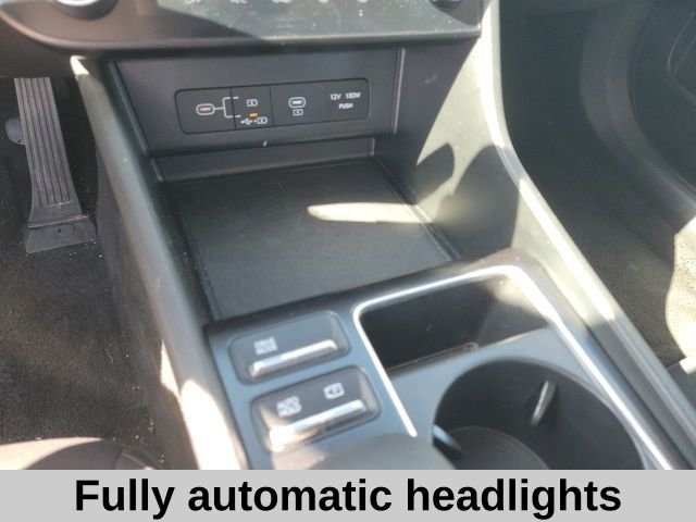 Used 2025 White Hyundai SEL image 7