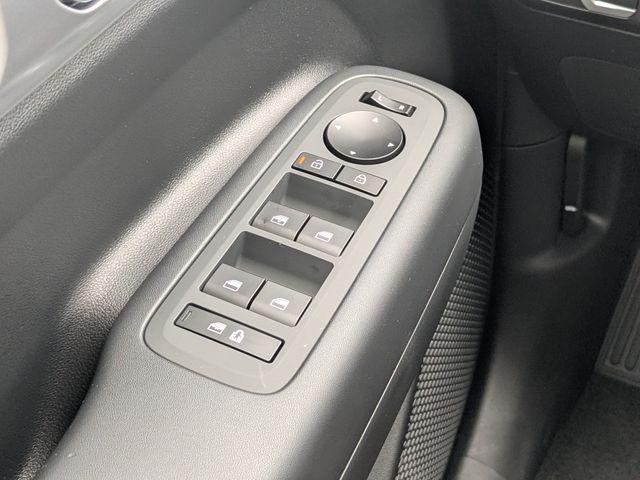 New 2027 Shimmering Silver Hyundai SE FWD image 63