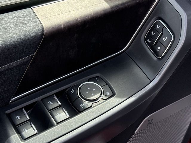 Used 2023  Ford Lariat image 16
