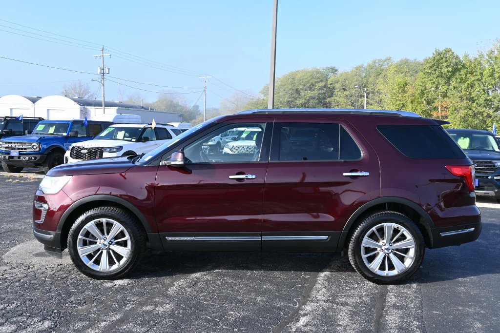 Used 2019 Burgundy Ford Limited image 4