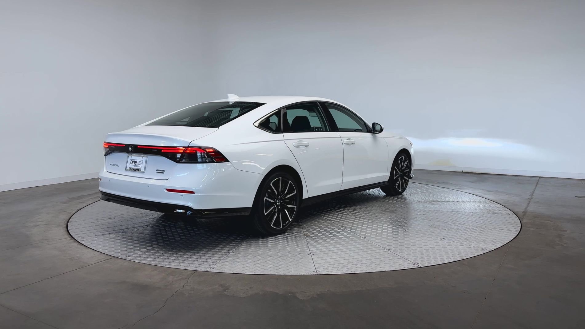 New 2026 Platinum White Pearl Honda Touring image 8