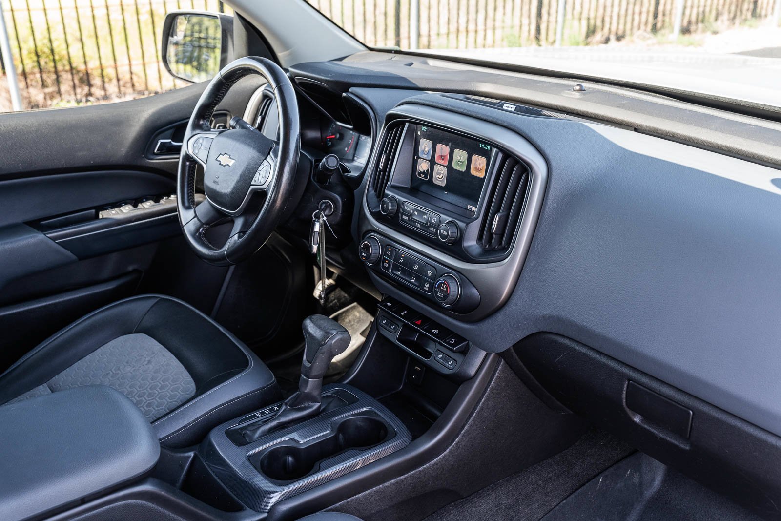 Used 2015 Silver Chevrolet Z71 image 12