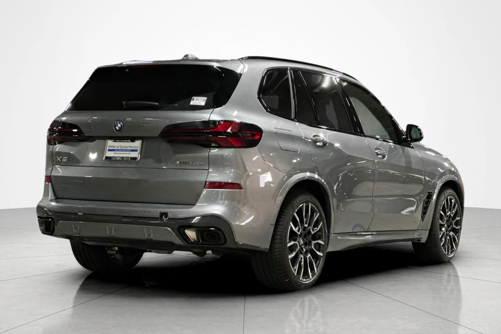 New 2026 Skyscraper Grey Metallic BMW xDrive50e image 5