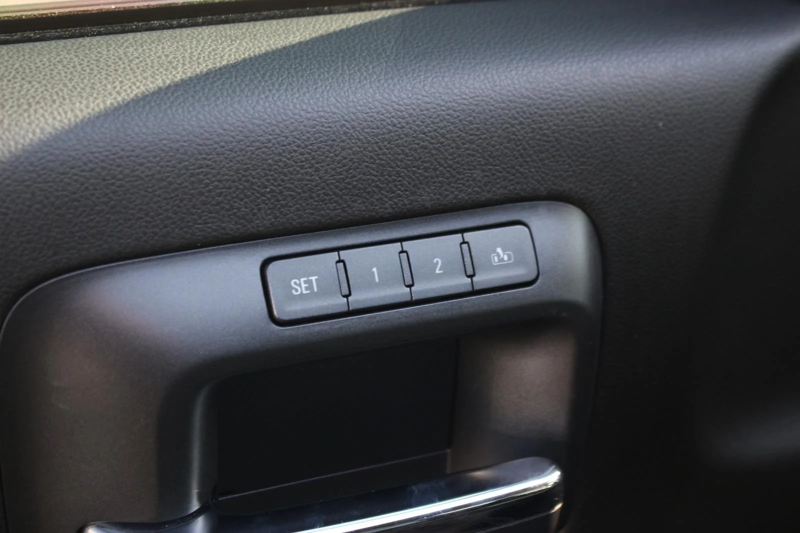 Used 2018 GRAPHITE METALLIC Chevrolet LTZ image 14