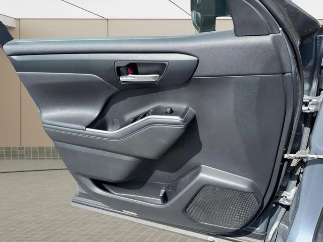 Used 2020 Blue Toyota XLE image 19