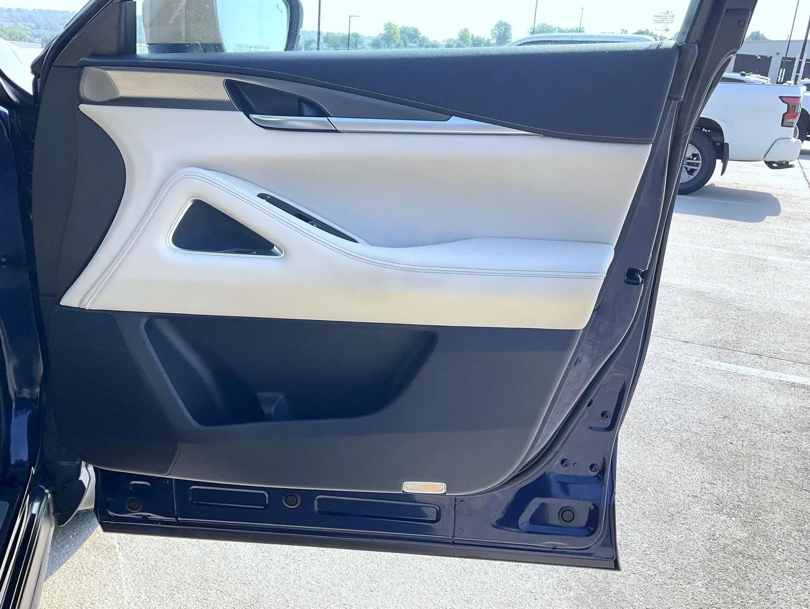 Used 2023 Blue INFINITI LUXE image 17