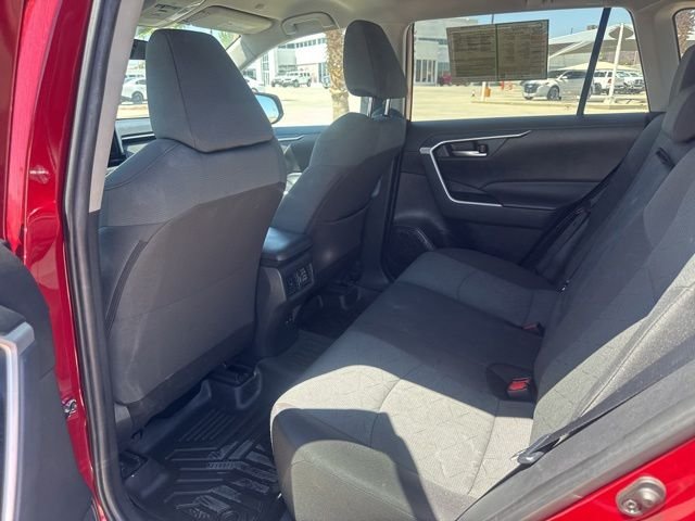 2023 Toyota RAV4 XLE - Photo 18