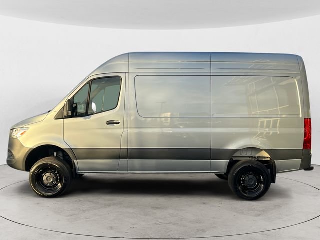 New 2026 High-tech+silver+metallic Mercedes-Benz Cargo 144 WB image 2