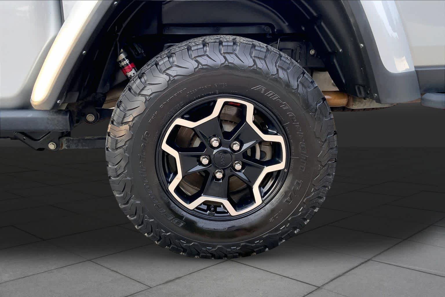 Used 2022 Silver Zynith Clearcoat Jeep Rubicon image 11