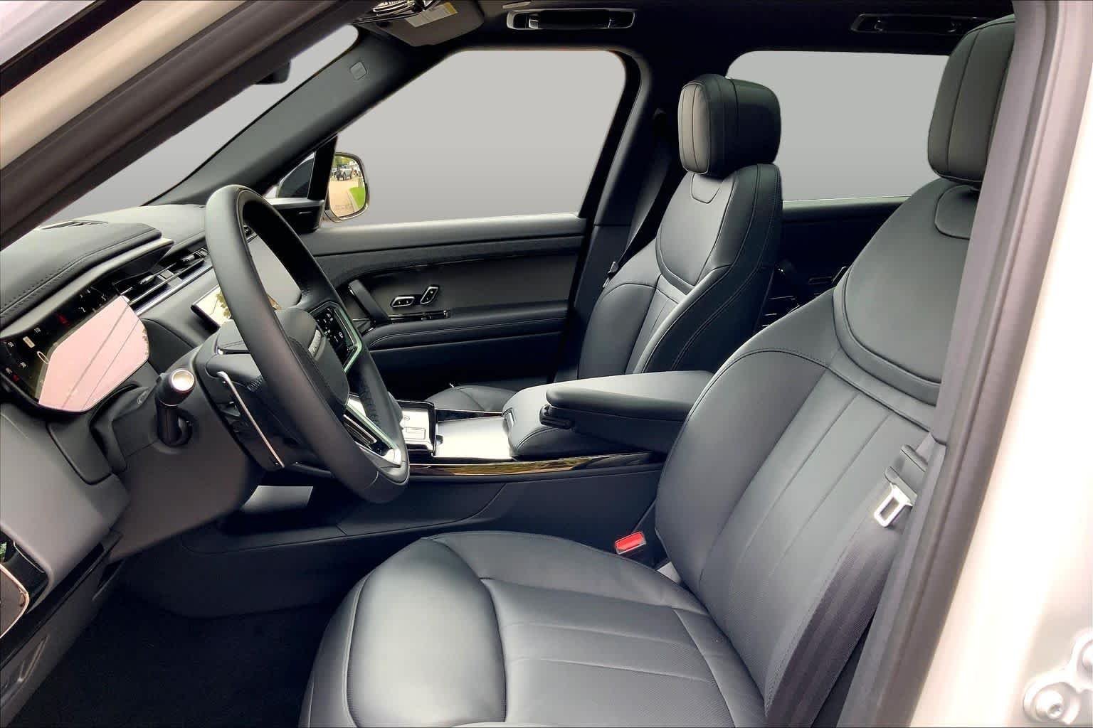 New 2026 Fuji White Land Rover SE image 13