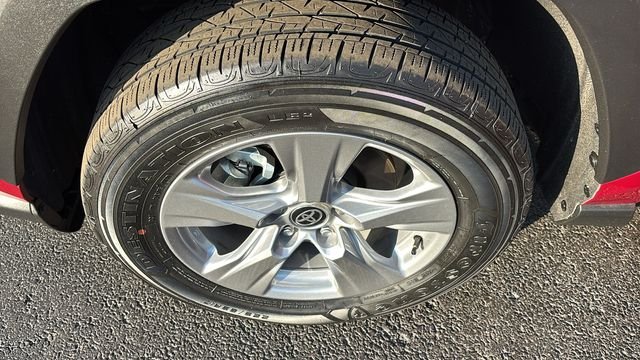 Used 2025 Pearl Toyota LE image 35