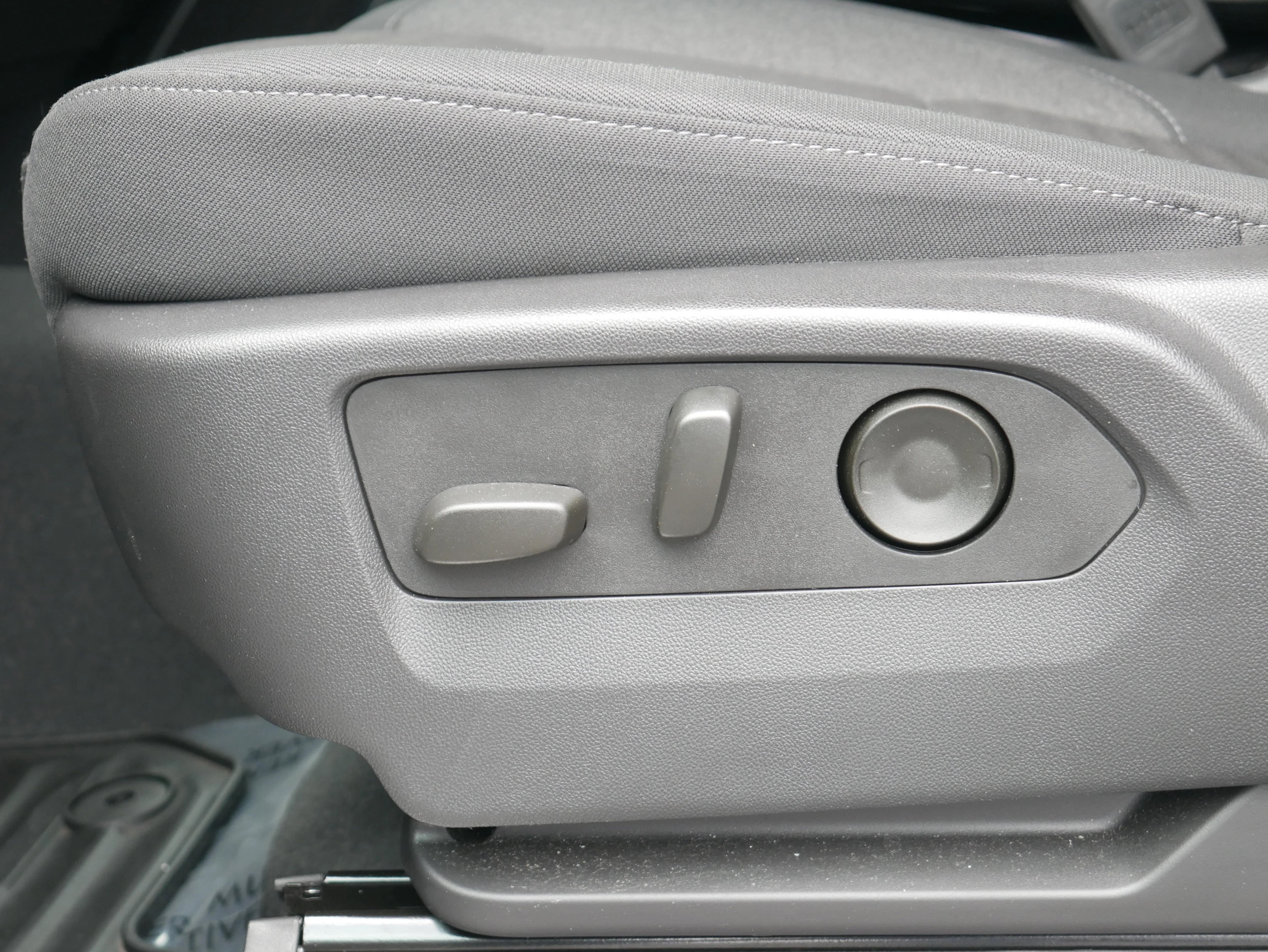 Certified Used 2025 Summit White Chevrolet LT (2FL) image 13