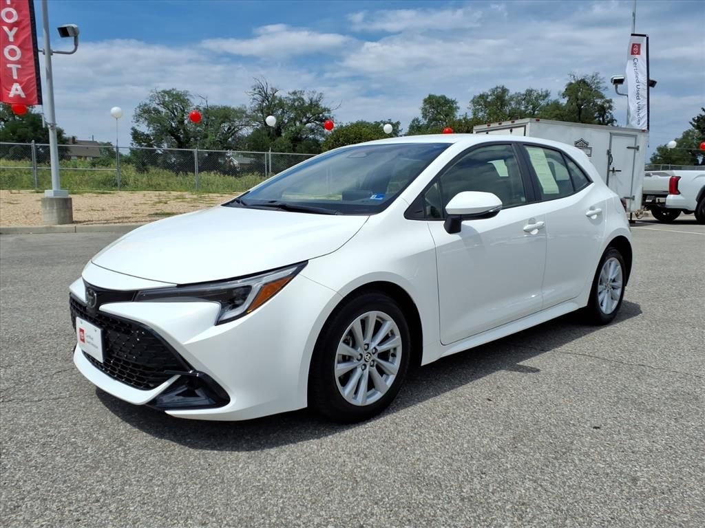 2025 Toyota Corolla Hatchback SE - Photo 9