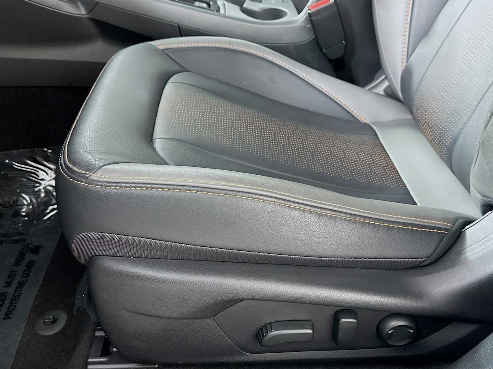 Certified Used 2025 Ice Silver Metallic Subaru Limited image 17
