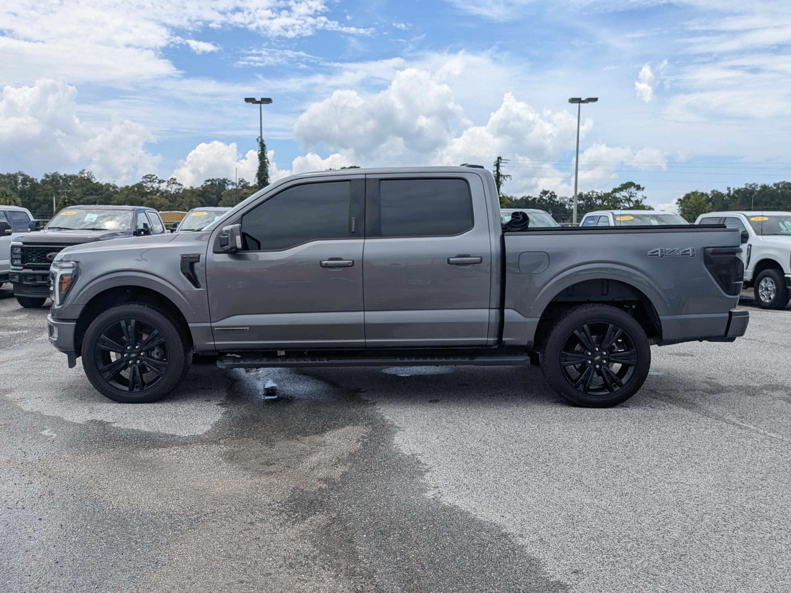 Used 2024  Ford LARIAT image 7