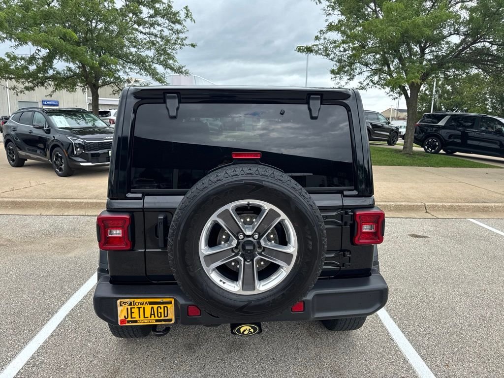 Used 2022 Black Jeep Unlimited Sahara image 5