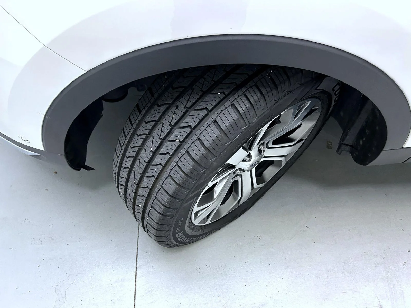 Used 2019 White Ford Limited image 24