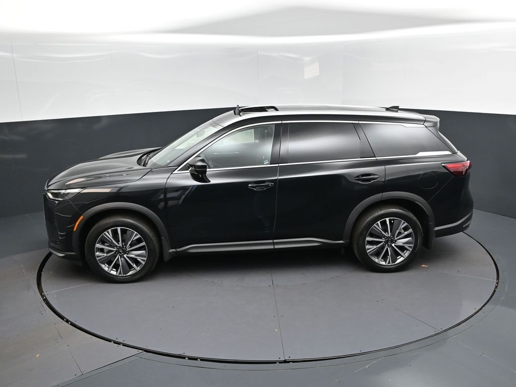 New 2027 MINERAL BLACK INFINITI Luxe FWD image 33