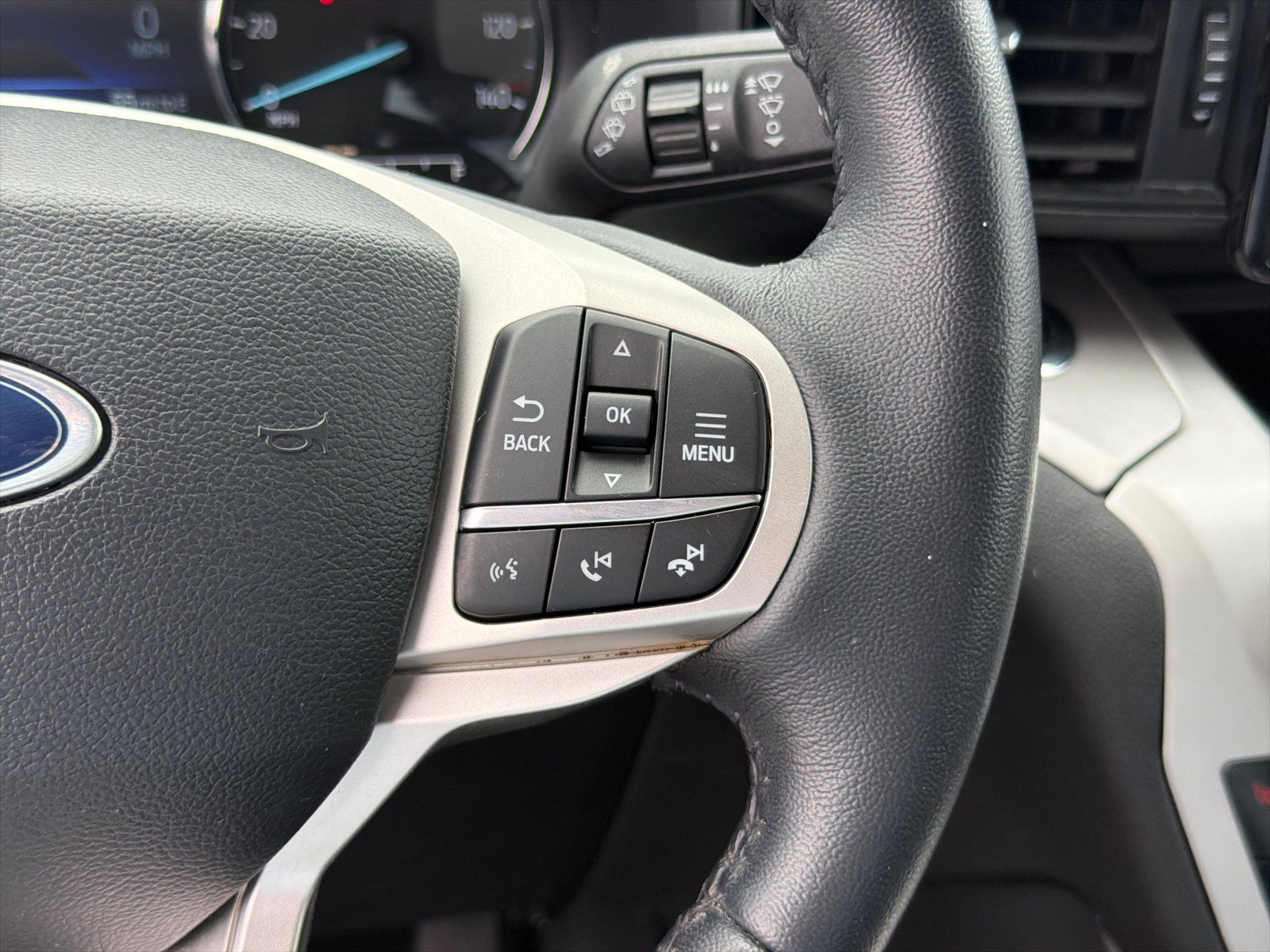 Used 2023 Agate Black Metallic Ford XLT image 26