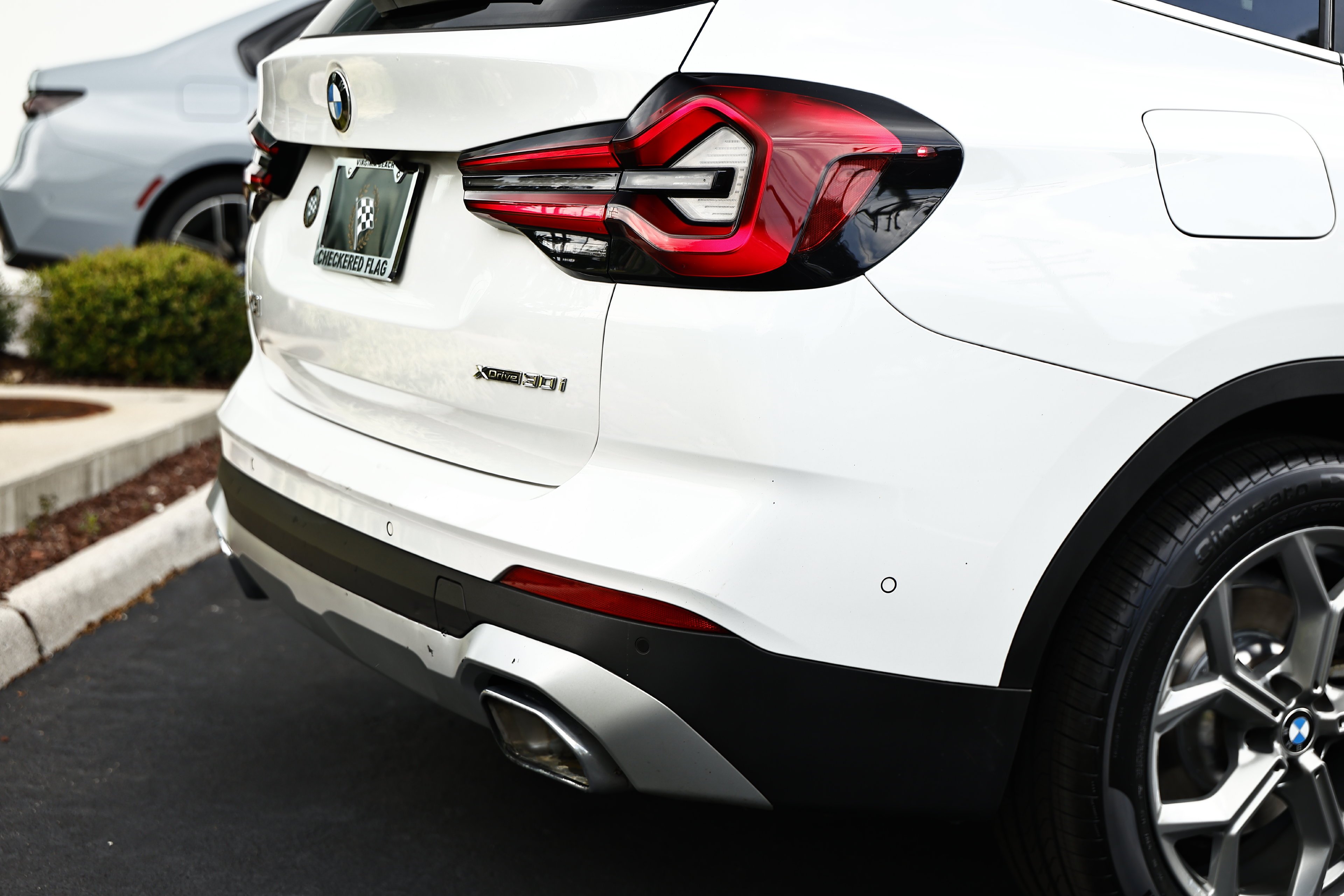 Used 2024 Alpine White BMW xDrive30i image 6