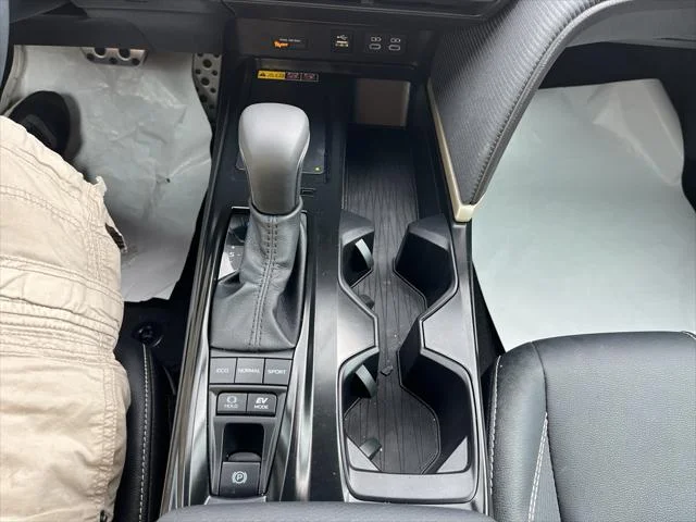 2025 Toyota Camry SE - Photo 33