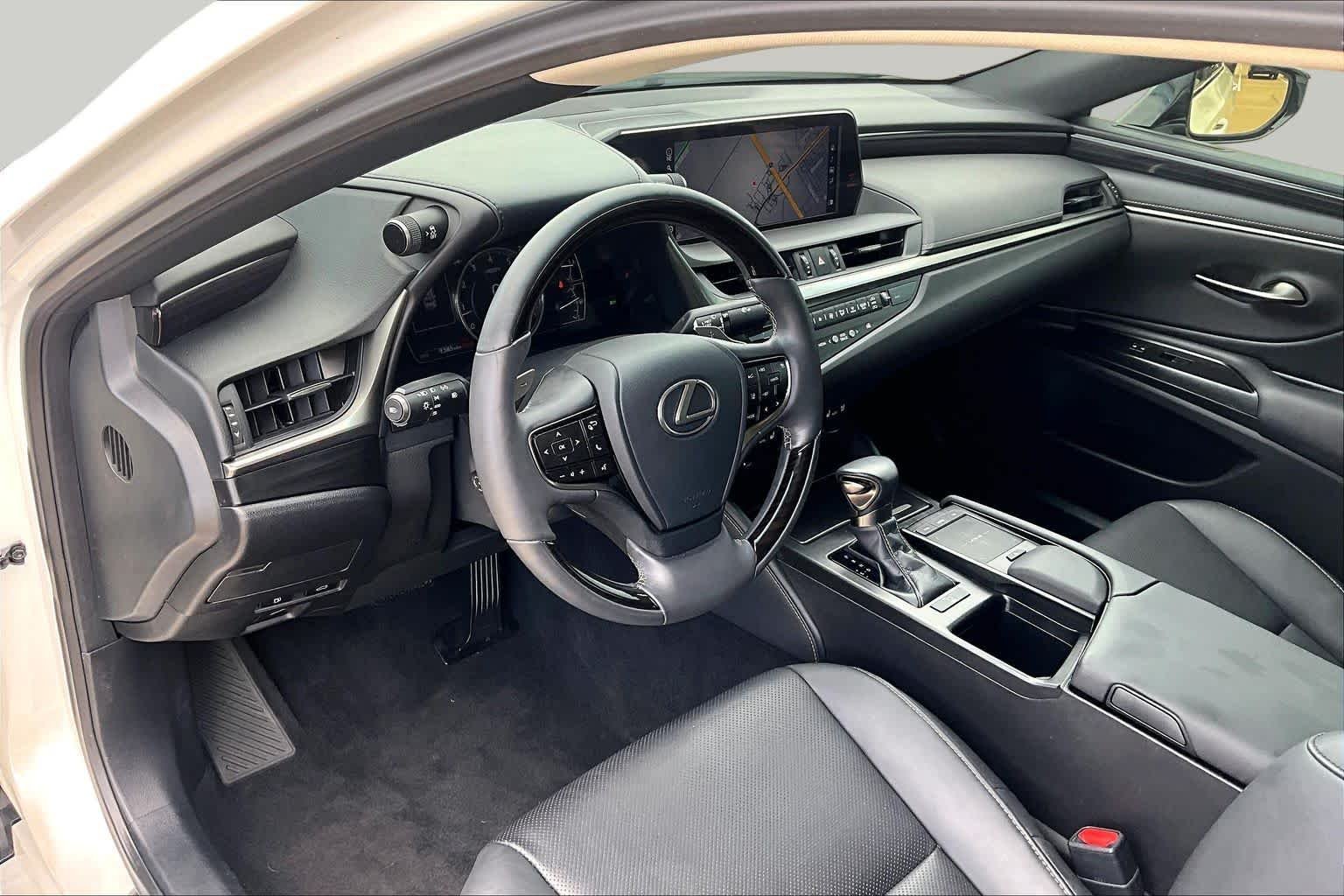 Used 2020 Eminent White Pearl Lexus  image 18
