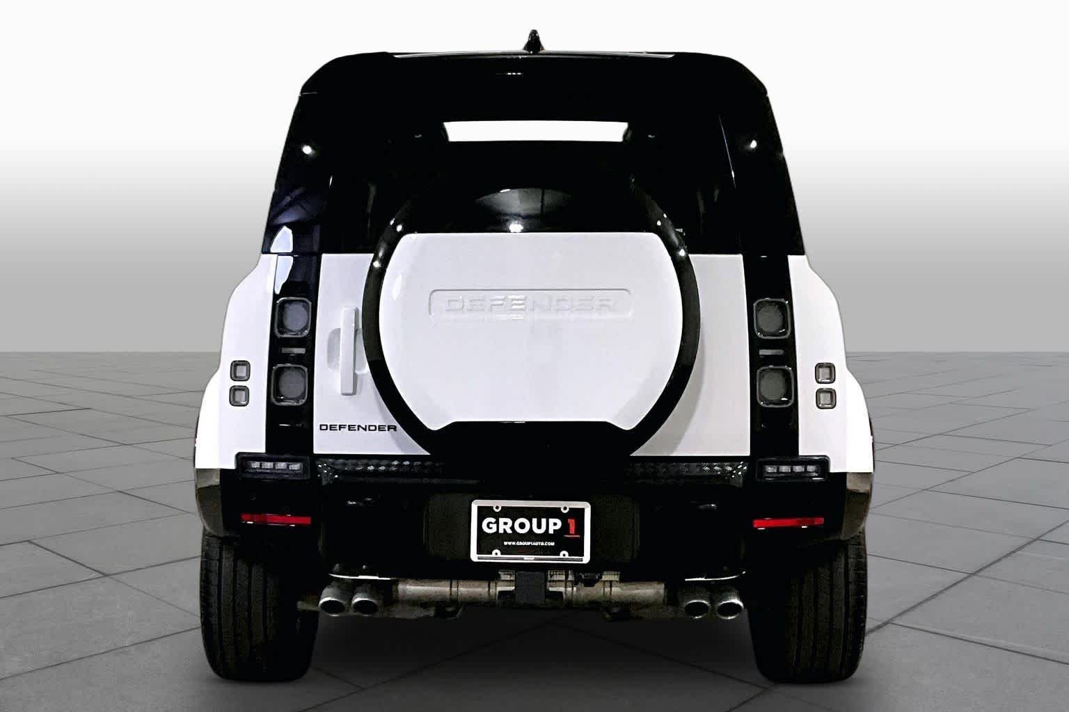 Used 2025 Fuji White Land Rover V8 image 4