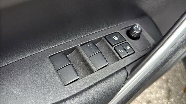 2024 Toyota Corolla Cross XLE - Photo 19