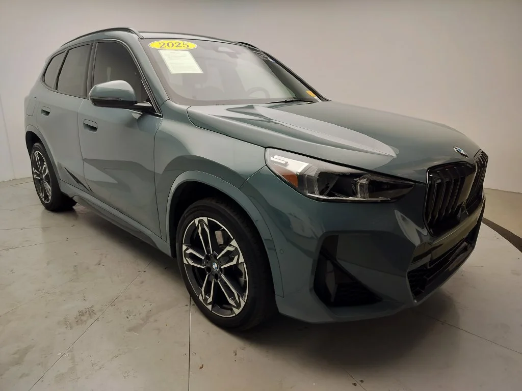 Certified Used 2025 Cape York Green Metallic BMW xDrive28i image 2