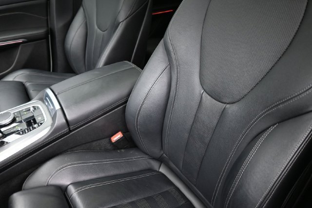 Used 2022 White BMW sDrive40i image 16