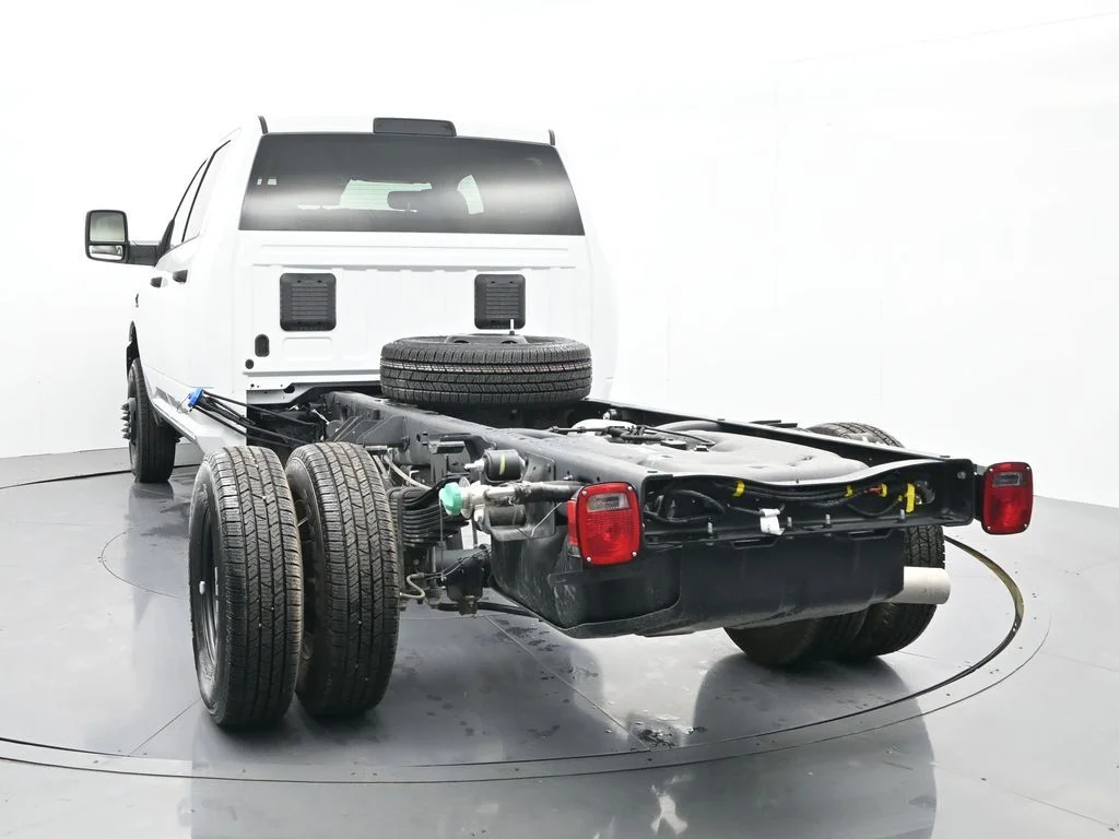 2026 RAM 3500 Chassis Tradesman - Photo 9
