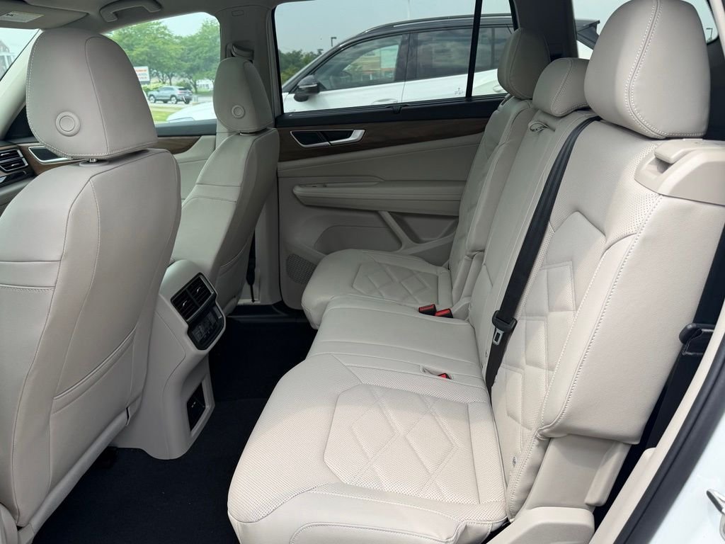 New 2026 Opal White Pearl Volkswagen 2.0T SE W/TECHNOLOGY image 18