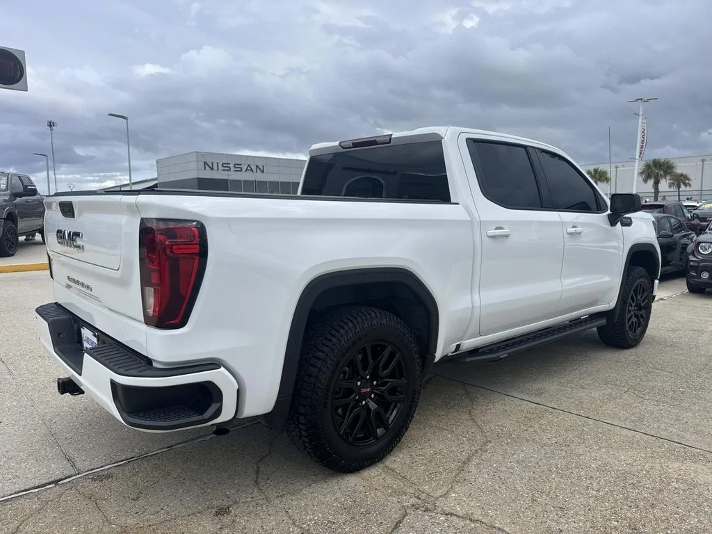 Used 2024 White GMC Elevation image 7