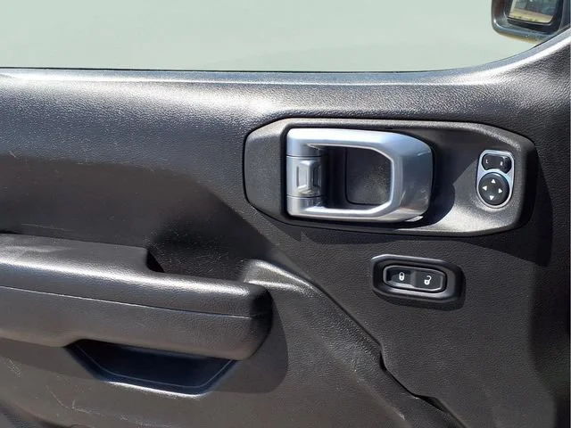 Used 2024  Jeep Rubicon image 16