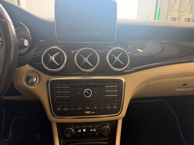 Used 2016 Black Mercedes-Benz GLA 250 image 13