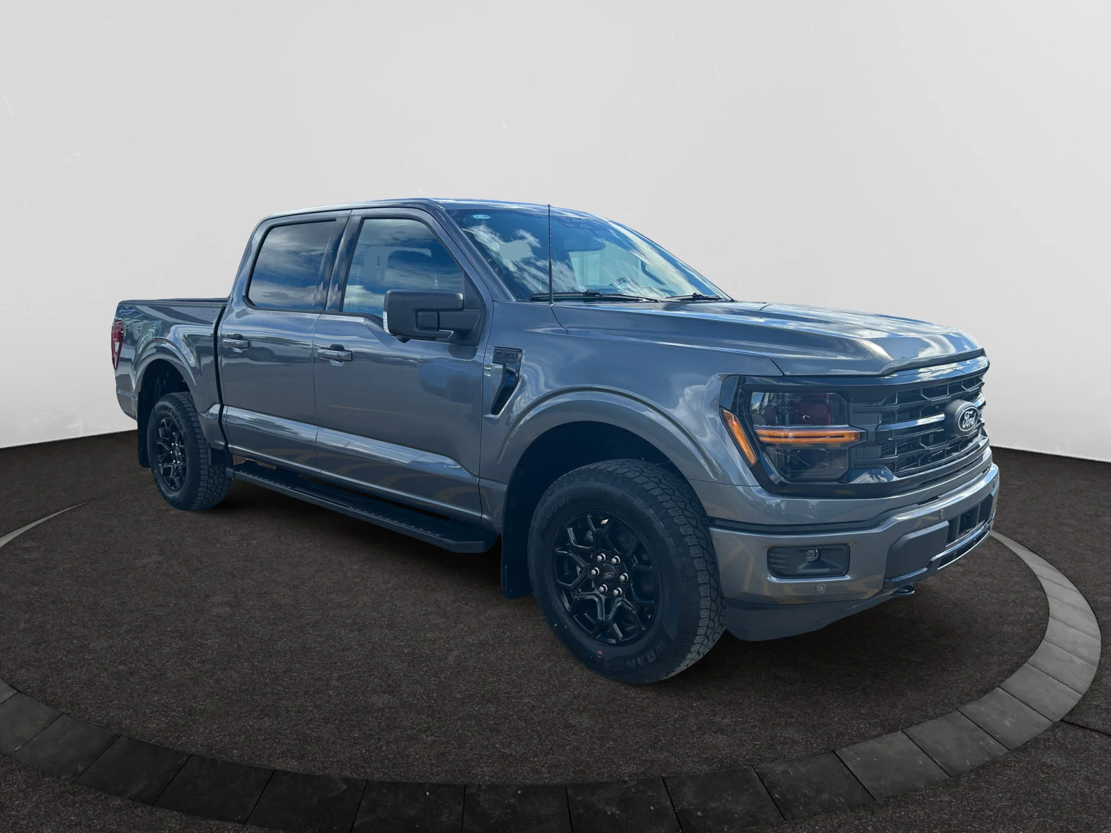 New 2026 Carbonized Grey Metallic Ford XLT image 7