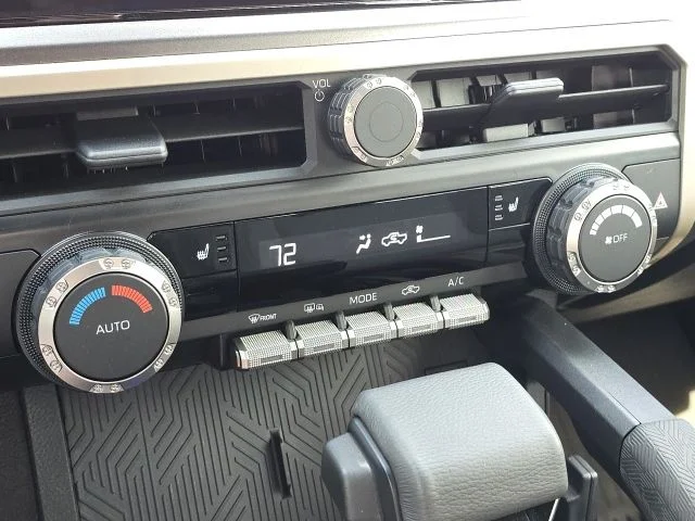 Used 2025  Toyota  image 31