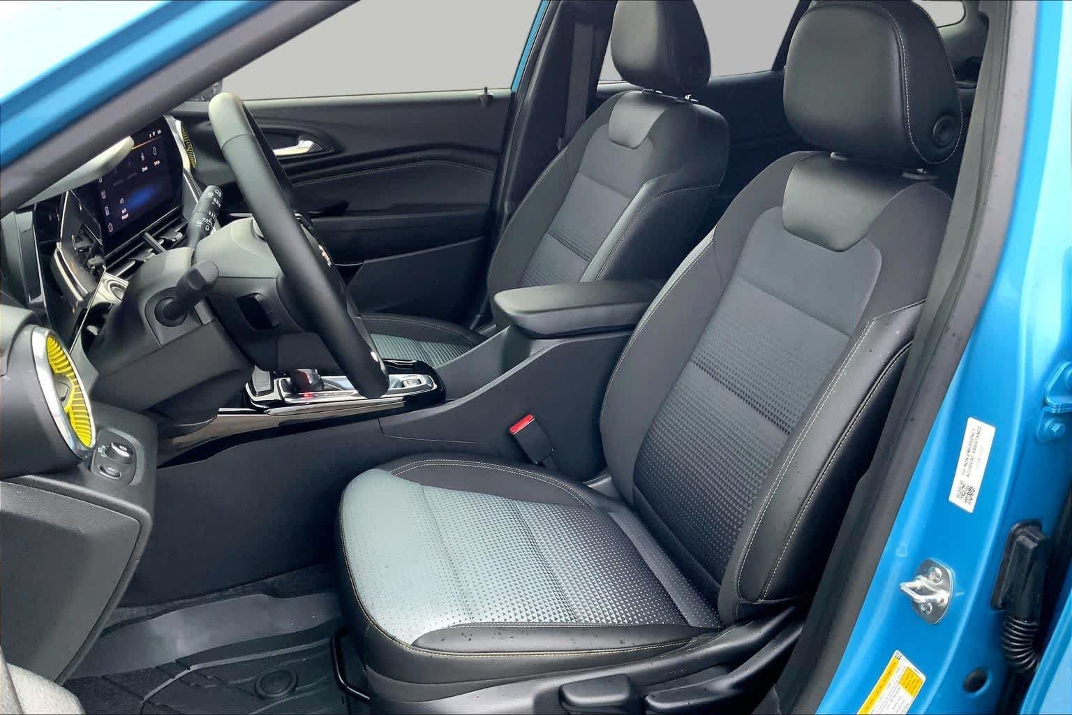 Used 2025 Marina Blue Metallic Chevrolet LT image 7